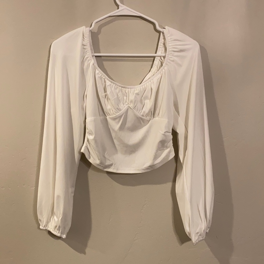 White puff sleeve crop top